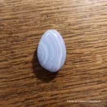 Charger l'image dans la galerie, Pendentifs Pierres roulées percées en Calcédoine