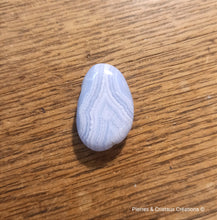 Charger l'image dans la galerie, Pendentifs Pierres roulées percées en Calcédoine