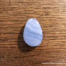 Charger l'image dans la galerie, Pendentifs Pierres roulées percées en Calcédoine