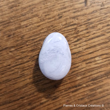 Charger l'image dans la galerie, Pendentifs Pierres roulées percées en Calcédoine