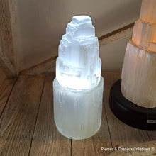 Charger l'image dans la galerie, Lampe en Sélénite