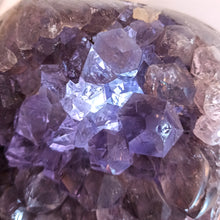 Charger l'image dans la galerie, Lampe veilleuse en Améthyste brute