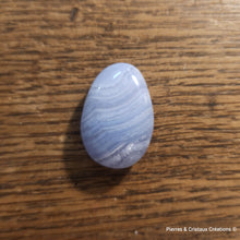 Charger l'image dans la galerie, Pendentifs Pierres roulées percées en Calcédoine