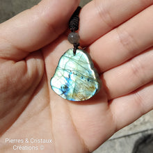 Charger l&#39;image dans la galerie, Collier Bouddha en Labradorite
