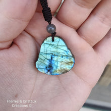 Charger l&#39;image dans la galerie, Collier Bouddha en Labradorite
