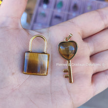 Load image into Gallery viewer, Pendentifs Clé et Cadenas (pierres au choix)
