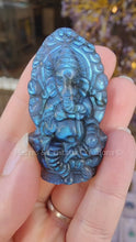 Load and play video in Gallery viewer, Ganesh en Labradorite bleue
