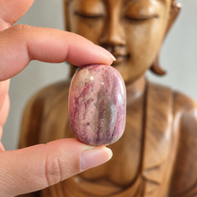 Load image into Gallery viewer, Grosses pierres roulées en Rhodonite
