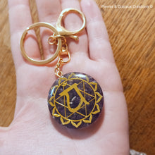 Load image into Gallery viewer, Pendentif / Porte clé Orgonite (plusieurs pierres et symboles disponibles)
