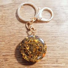 Load image into Gallery viewer, Pendentif / Porte clé Orgonite (plusieurs pierres et symboles disponibles)
