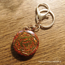 Load image into Gallery viewer, Pendentif / Porte clé Orgonite (plusieurs pierres et symboles disponibles)
