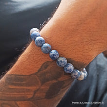 Cargar imagen en el visor de la galería, Bracelet Œil de taureau, Pierre de Lave ou Sodalite
