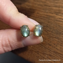 Charger l&#39;image dans la galerie, Boucles d&#39;oreilles clous labradorite
