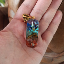 Cargar imagen en el visor de la galería, Pendentif Orgonite 7 Chakras
