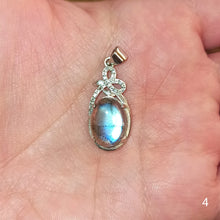 Charger l&#39;image dans la galerie, Pendentif en Labradorite
