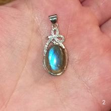 Charger l&#39;image dans la galerie, Pendentif en Labradorite
