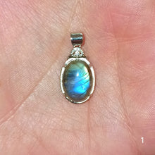 Charger l&#39;image dans la galerie, Pendentif en Labradorite
